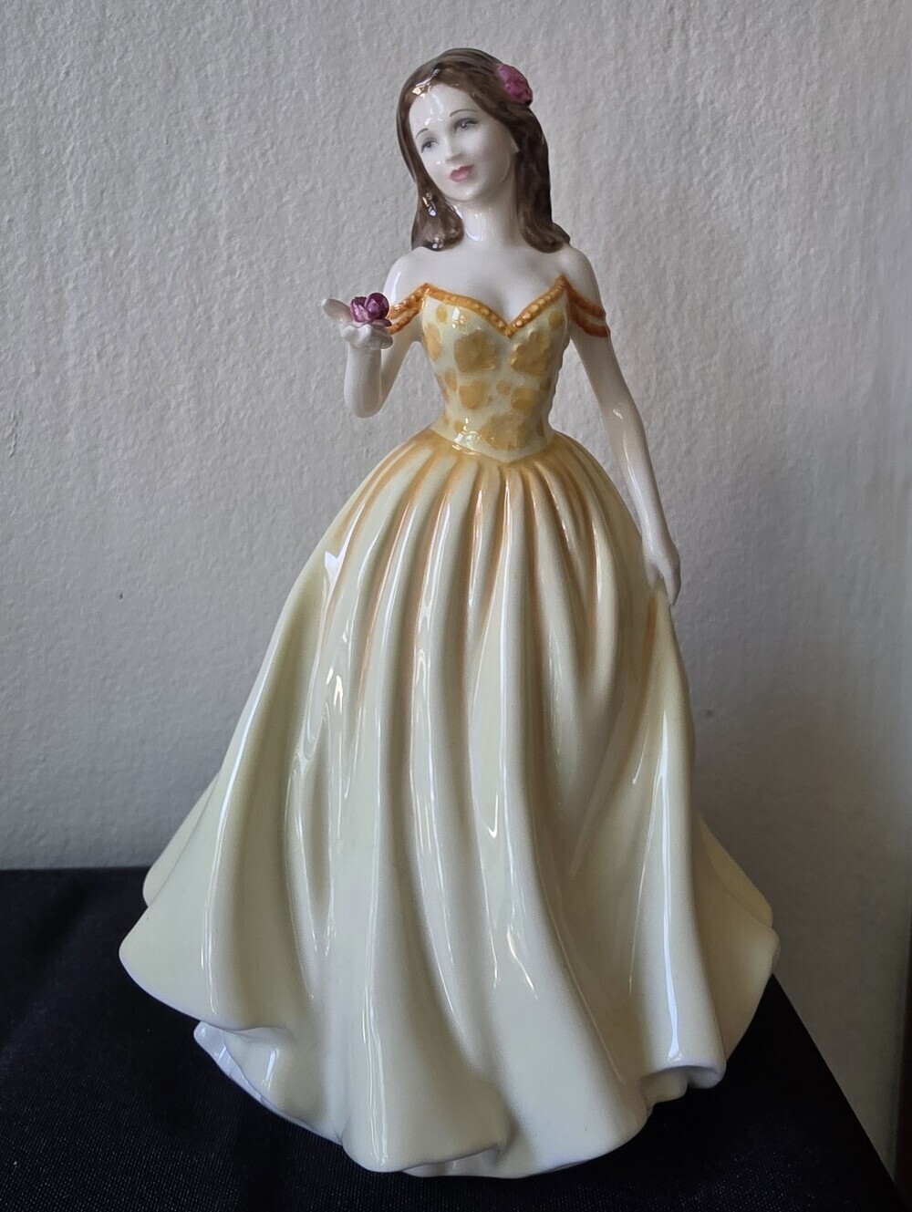 Royal Doulton Classics Figurine Rose HN 4581 Exclusive 2004